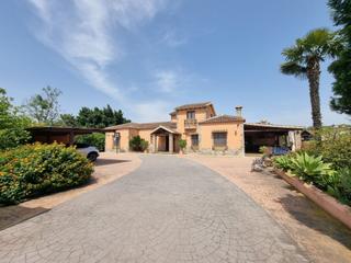 Location Mas à Centro. Casa de campo de 4 dormitorios con piscina y jardín en alquiler