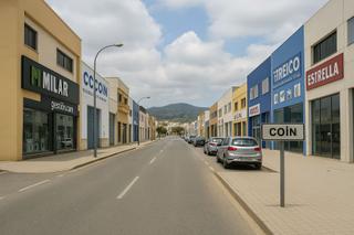 Local Comercial a Coín. Local comercial con almacén de 955m en venta, con excelente acce