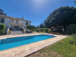 Masia a Centro. Hermosa propiedad rural con 2 casas, piscina y pista de tenis en