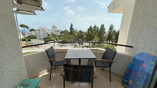 Miete Appartement in El Faro de Calaburra - Chaparral. Ático reformado con vistas al mar, piscina y aire acondicionado.