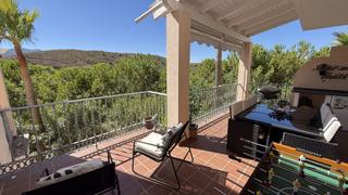 Casa adossada a Alhaurín Golf. Casa adosada moderna con vistas a la montaña y parking privado e