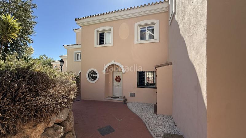 Foto 2b7976d3-4148-4483-8a1c-2db30a9ea04c. Casa adosada  moderna con vistas a la montaña y parking privado en la prestigiosa urbanización Alhaurín Golf. ref th5150755. en Alhaurín el Grande