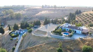 Masia a Coín. Dos impresionantes casas de campo con 2 piscinas, establos y lic