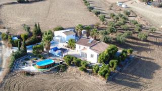 Bauernhof in Coín. Encantadora propiedad rural con casa de invitados, piscina y ter