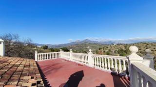 Masia a Guaro. Finca en venta en guaro con vivienda, piscina y terreno de 36.50