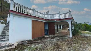 Masia a Guaro. Finca en venta en guaro con vivienda, piscina y terreno de 36.50