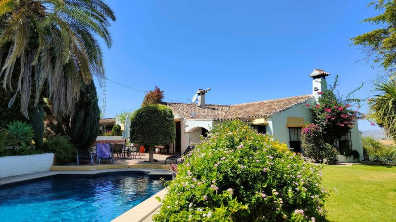 Foto 333da75f-d354-4cd4-b6bc-a7d0ead415f8. Country house with pool in Centro Alhaurín el Grande