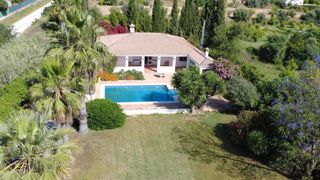 Masia a Villafranco del Guadalhorce. Bungalow rural en venta con piscina privada y hermosas vistas en