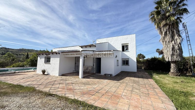 Foto b68b08c4-20c5-42da-8099-e82a3893d7e2. Masia amb piscina a Coín