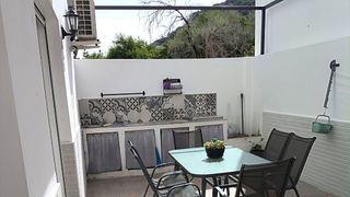 Apartamento en Centro. Apartamento moderno renovado en la planta primera con patio y te