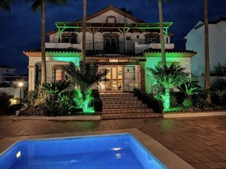 Casa a Centro. Encantadora chalet con piscina junto a la naturaleza  ideal como