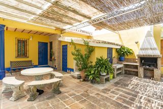Bauernhof in Coín. Bungalow rural espacioso con piscina, jardín y terrazas en venta