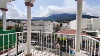 Lloguer Apartament a Centro. Se alquila luminoso apartamento de 3 dormitorios y 2 baños. ref