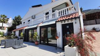 Haus in Manantiales - Lagar - Cortijo. Dos viviendas. una inversión. una excepcional villa con rentabil