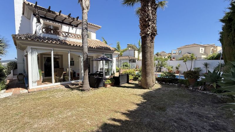 Foto 6a958c4b-af23-4ca7-ad78-5ffbc6a667d0. Casa amb piscina a Coín