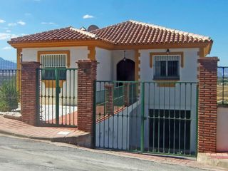 Casa a Coín. Amplia villa independiente con magníficas vistas panorámicas, pi