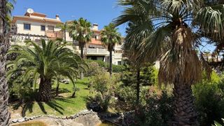 Maison à Coín. Hermosa casa adosada de tres pisos con alojamiento para invitado