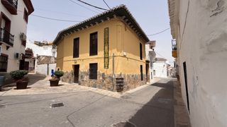 Reihenhaus in Monda. Casa adosada tradicional con potencial excepcional en el corazón