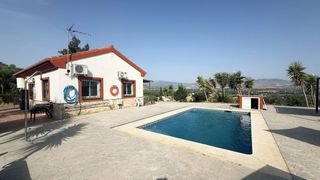 Masia a Coín. Casa de campo de una sola planta con piscina, vistas espectacula