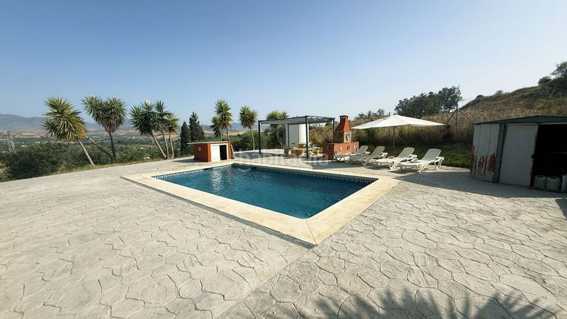 Foto 4d8a127d-36ff-4b21-b267-e5687ae4a7a9. Masia amb piscina a Coín