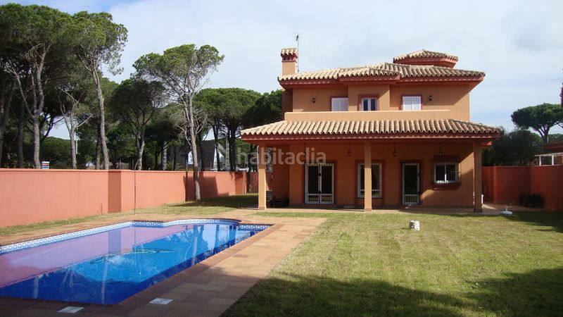 Foto e19db7ac-8cb0-4f78-b38f-917de20737f9. Xalet amb aparcament piscina a La Barrosa Chiclana de la Frontera