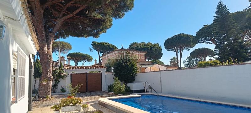 Foto 64e8899e-f01f-49ab-acc5-460926b4920c. Chalet  en zona urbana en Los Gallos Chiclana de la Frontera