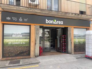 Local Comercial a Besalú. Local comercial en venta, situada en el centro del pueblo.