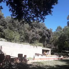 Masia a Montagut i Oix. Ruina en venta, situada en sales de llierca.