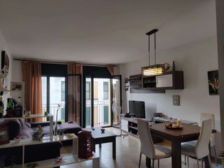 Pis a Navata. Piso en venta, situada en el pueblo de navata.