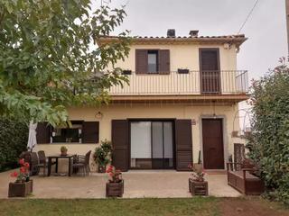Maison à Besalú. Magnífica casa unifamiliar, luminosa, con jardín y terraza, situ