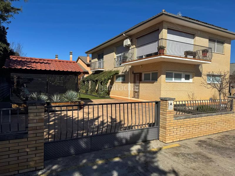 Foto 0774cfce-b02a-4de0-a515-deb507c49196. Casa magnífica casa aislada, situada en el pueblo . en Besalú