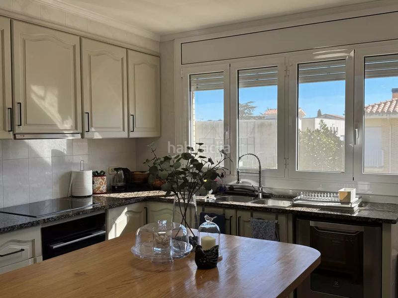 Foto 1bf3503f-1ae5-403b-877a-16408bd625b1. Casa magnífica casa aislada, situada en el pueblo . en Besalú