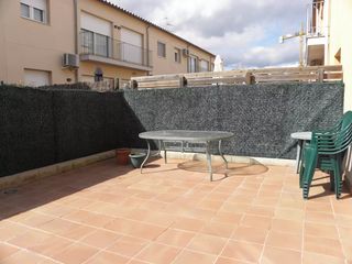 Casa a schiera in Besalú. Casa adosada en venta, situada en el pueblo de beslaú.