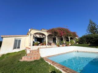 Chalet en El Faro de Calaburra - Chaparral. Chalet con gran parcela, vistas al mar y un magnfico potencial