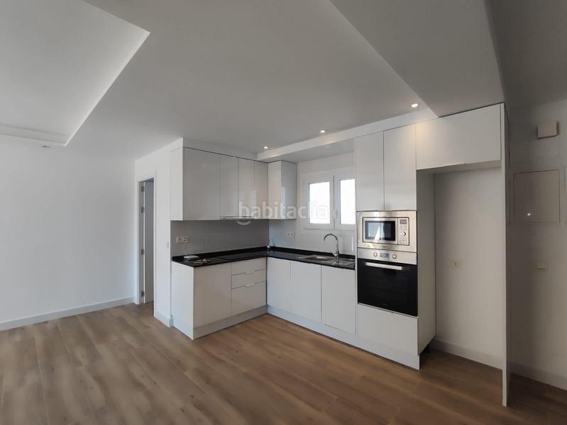 Foto cc8a1a6d-5f75-47c7-b9b5-723050f0eec4. Apartamento  reformado a estrenar zona Puerto Deportivo en Fuengirola