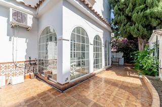 Chalet en Centro ciudad. Villa en el centro de fuengirola con gran potencial