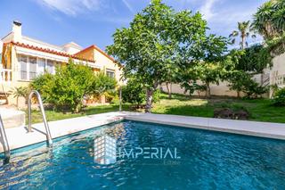 House en Torreblanca del Sol. Encantadora casa en torreblanca con jardn y piscina