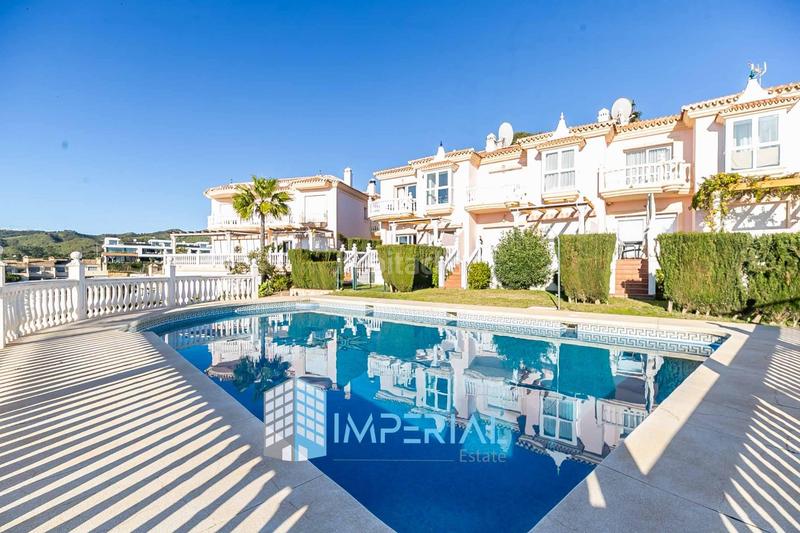 Foto 867a0785-aca2-45d5-a659-3fb90afb6ab5. Reihenhaus mit heizung parking pool in Cabopino - Artola Marbella