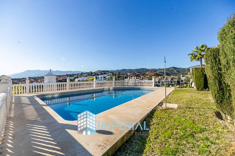 Foto a33541fe-6f66-4f3b-8061-fb565d7e9126. Reihenhaus mit heizung parking pool in Cabopino - Artola Marbella