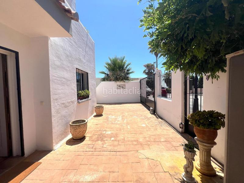 Foto a409cb61-90f7-443d-a224-6aaca43a4518. Casa aparellada amb aparcament piscina a Torreblanca del Sol Fuengirola