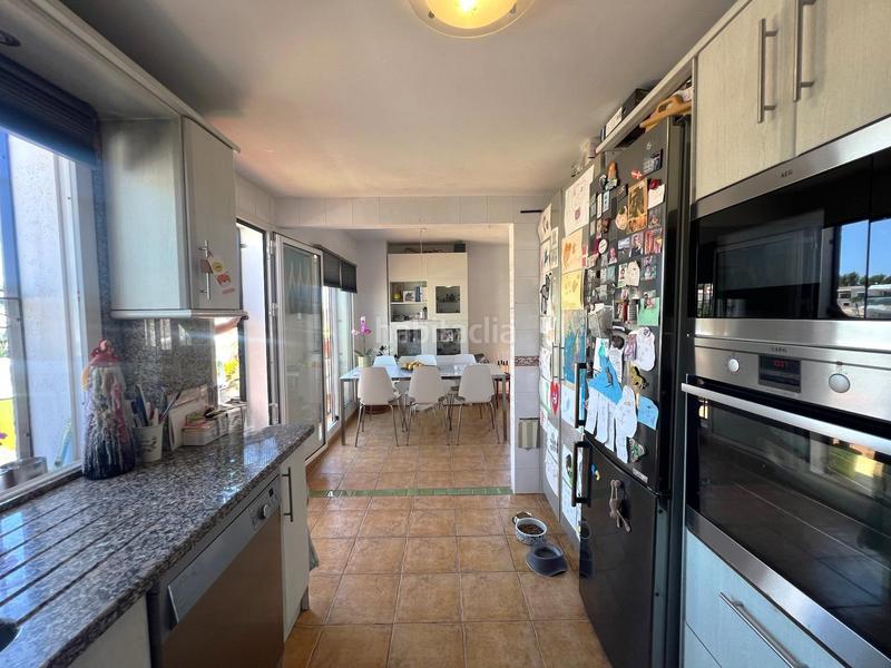 Foto c5737b1c-b2de-4ca9-a5a9-596343cb3f0c. Casa aparellada amb aparcament piscina a Torreblanca del Sol Fuengirola