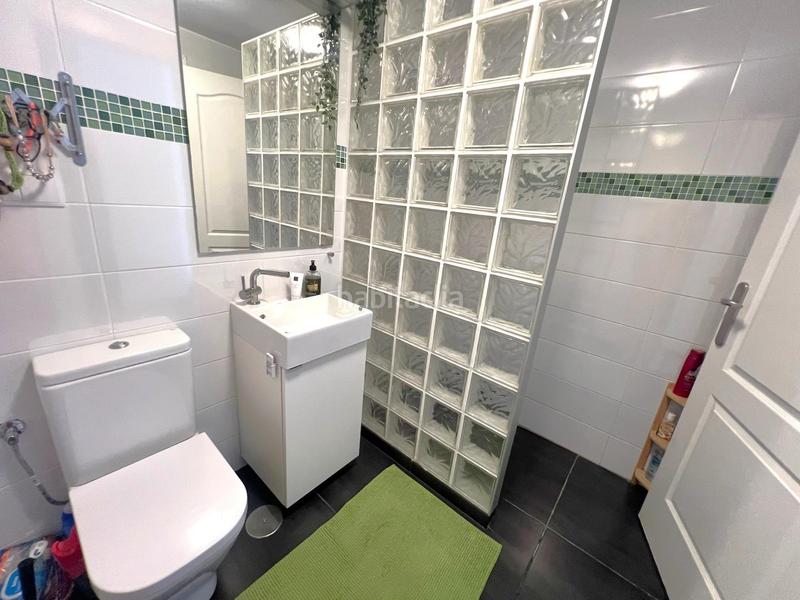 Foto d34d1375-3295-4e17-8fcc-9d20362d93bc. Casa aparellada amb aparcament piscina a Torreblanca del Sol Fuengirola