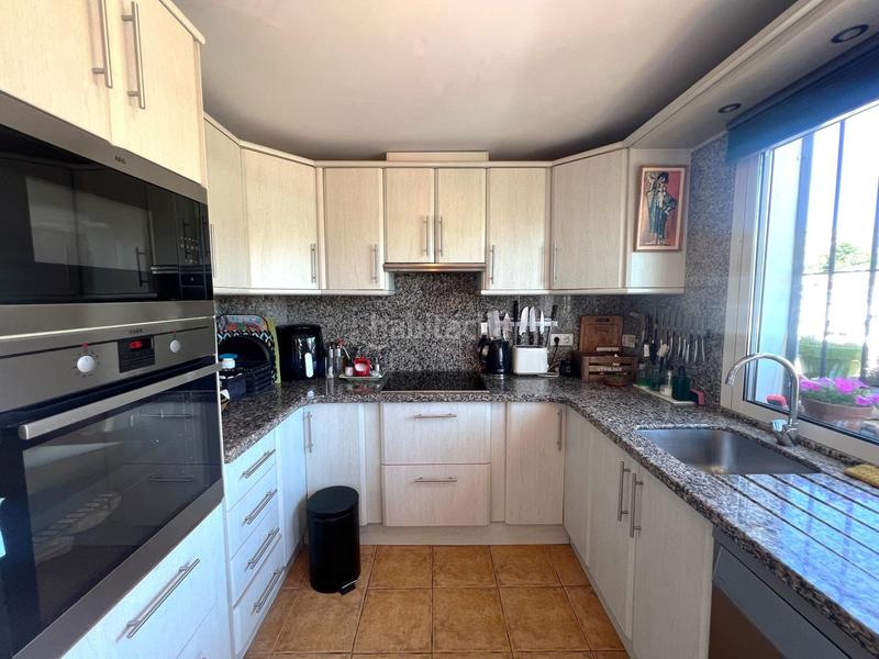 Foto f176e1cd-0d86-4544-9094-b1822fc9dee1. Casa aparellada amb aparcament piscina a Torreblanca del Sol Fuengirola