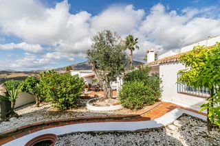 Chalet en Campo de Mijas. Tu oasis de luz y tranquilidad en la sierrezuela