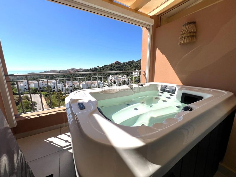 Foto 403744e4-61d0-468c-8a3c-8008fb6dc966. Casa adossada amb aparcament piscina a La Mairena Ojén