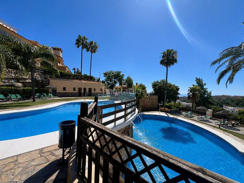Foto d8ae34ec-d23b-4171-b849-10679641afea. Casa adossada amb aparcament piscina a La Mairena Ojén