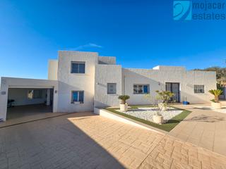 Chalet in Calle sector 12 360. Villa de lujo en venta con vistas de 360º y piscina en mojácar p