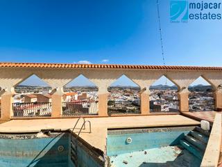 Chalet in Calle los algarrobos 3. Edificio de cuatro plantas en venta en turre en almería, andaluc