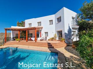 Chalet en Calle alondra 8. Sensacional chalet y anexo independiente en venta en mojácar, al
