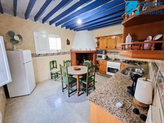 Casa aparellada a N/a 20. Encantadora propiedad de 6 dormitorios con casa principal, apart